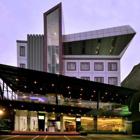 Oak Tree Urban Hotel Джакарта Екстериор снимка