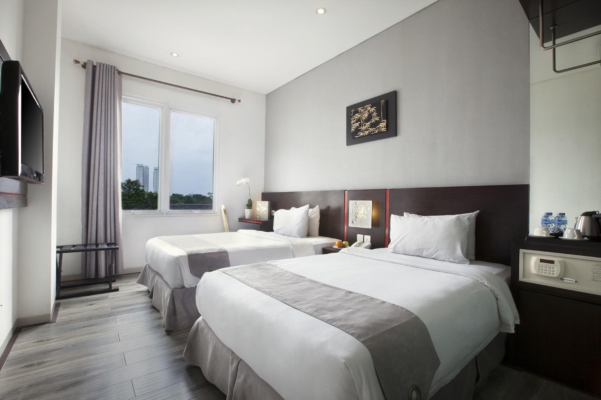 Oak Tree Urban Hotel Джакарта Екстериор снимка
