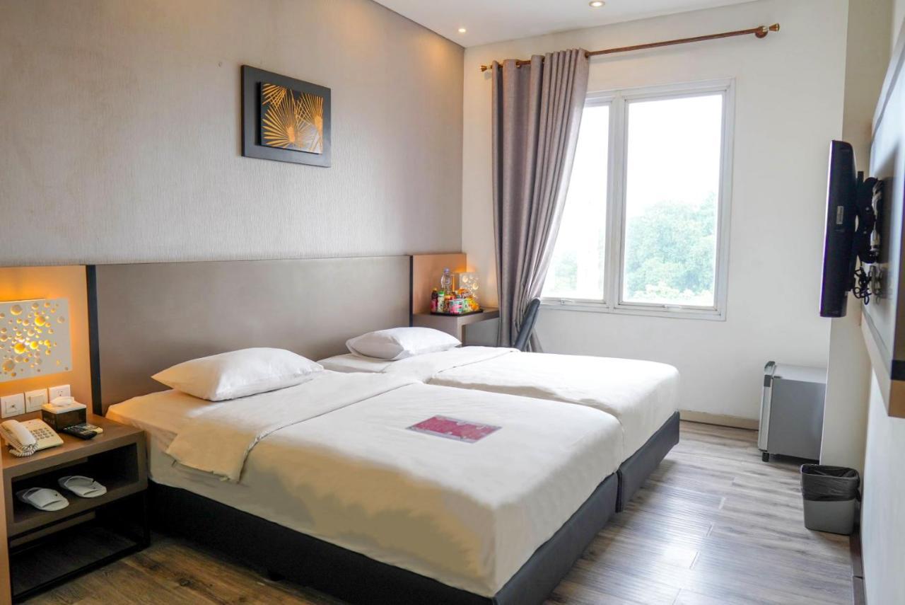Oak Tree Urban Hotel Джакарта Екстериор снимка