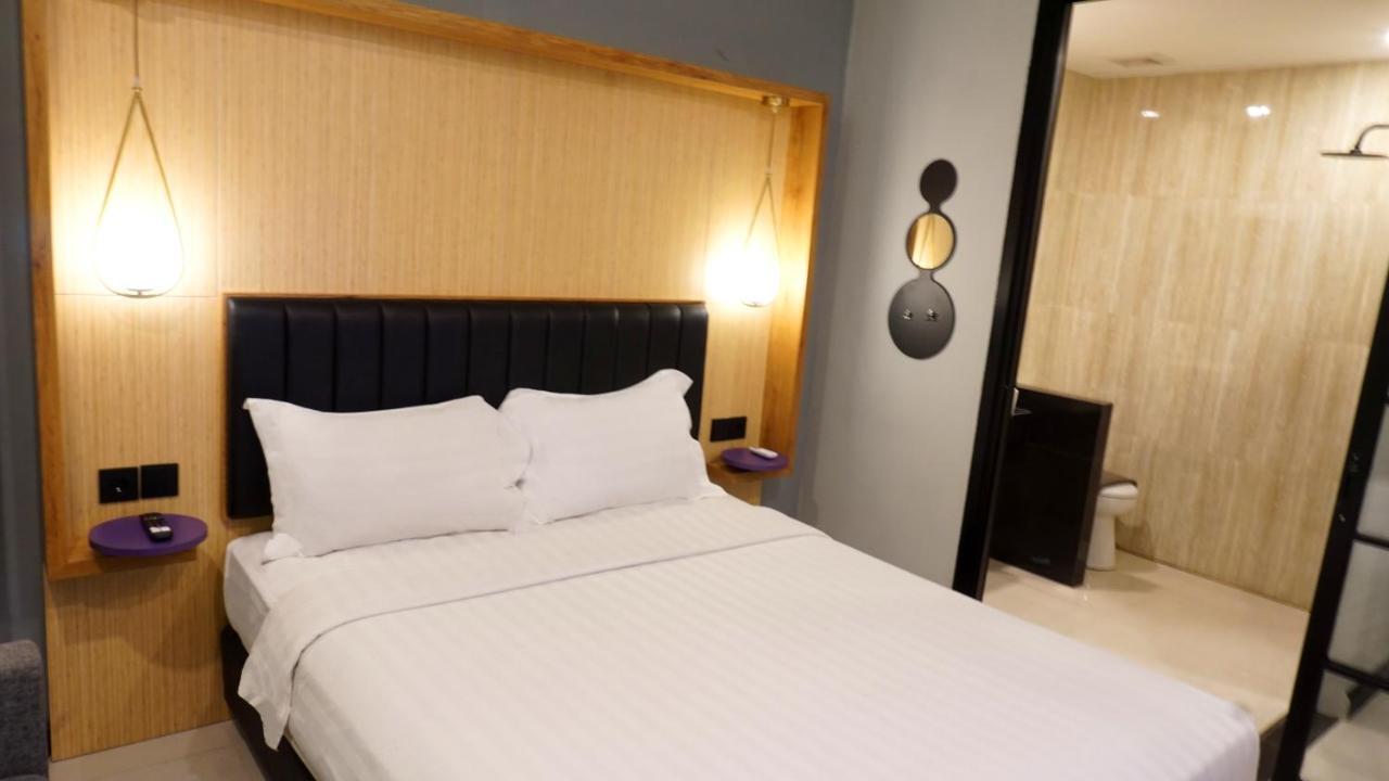 Oak Tree Urban Hotel Джакарта Екстериор снимка