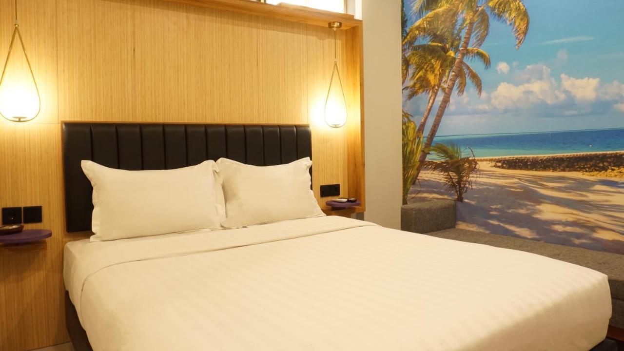 Oak Tree Urban Hotel Джакарта Екстериор снимка