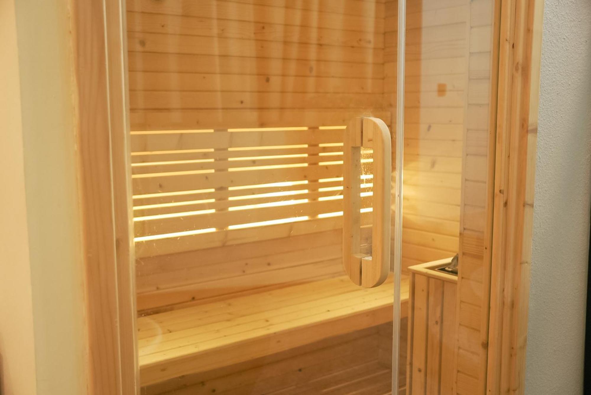 Oak Tree Urban Hotel Джакарта Екстериор снимка