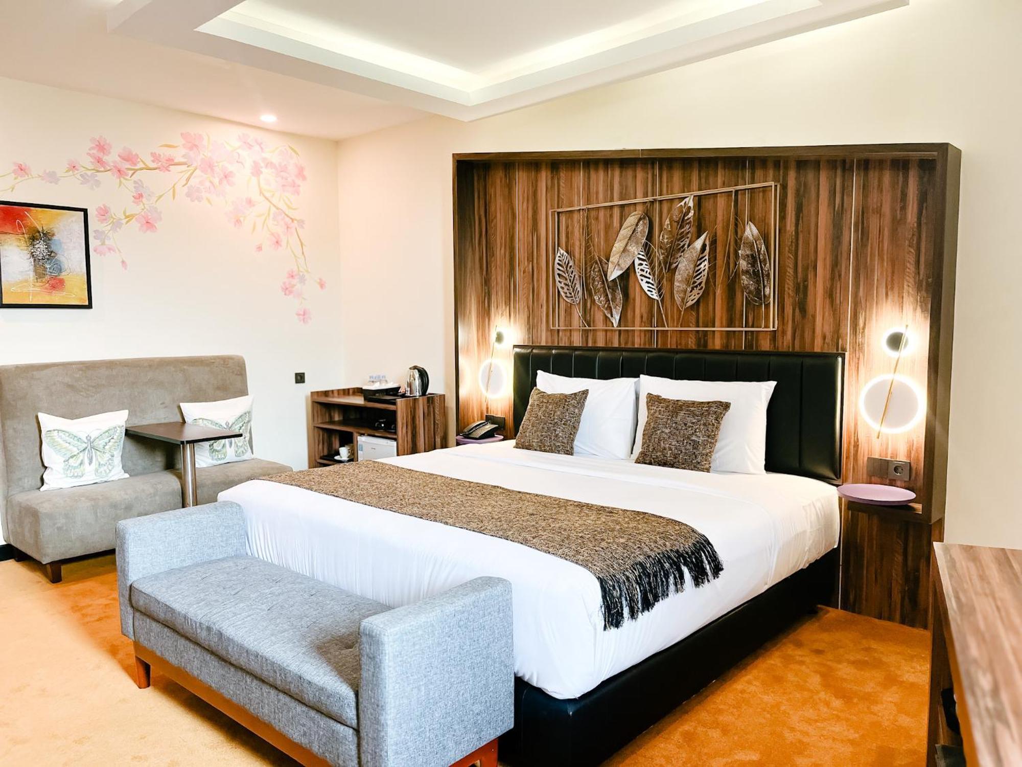 Oak Tree Urban Hotel Джакарта Екстериор снимка