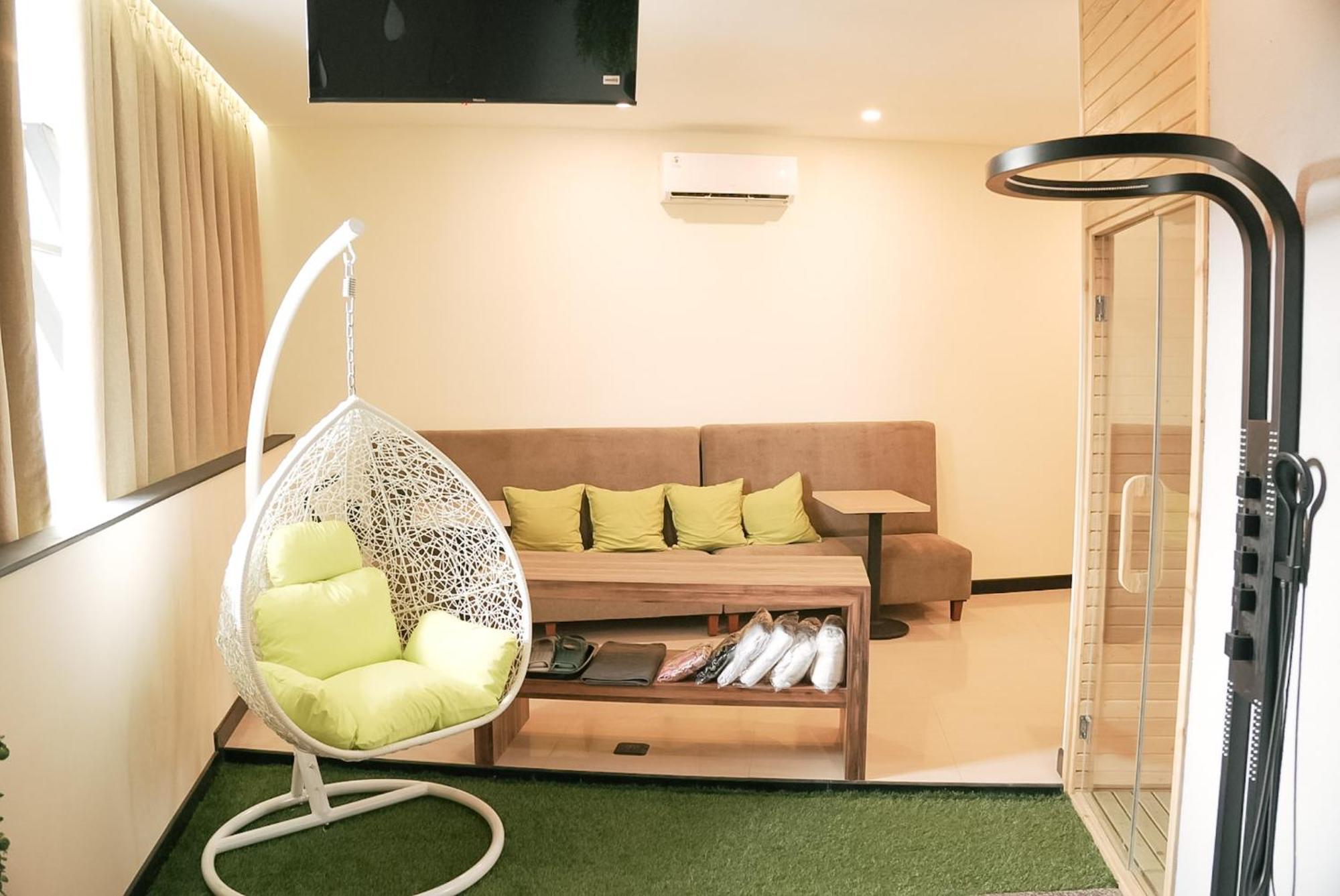 Oak Tree Urban Hotel Джакарта Екстериор снимка