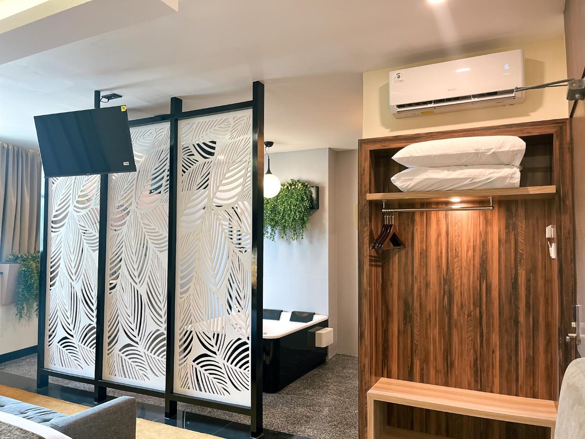 Oak Tree Urban Hotel Джакарта Екстериор снимка