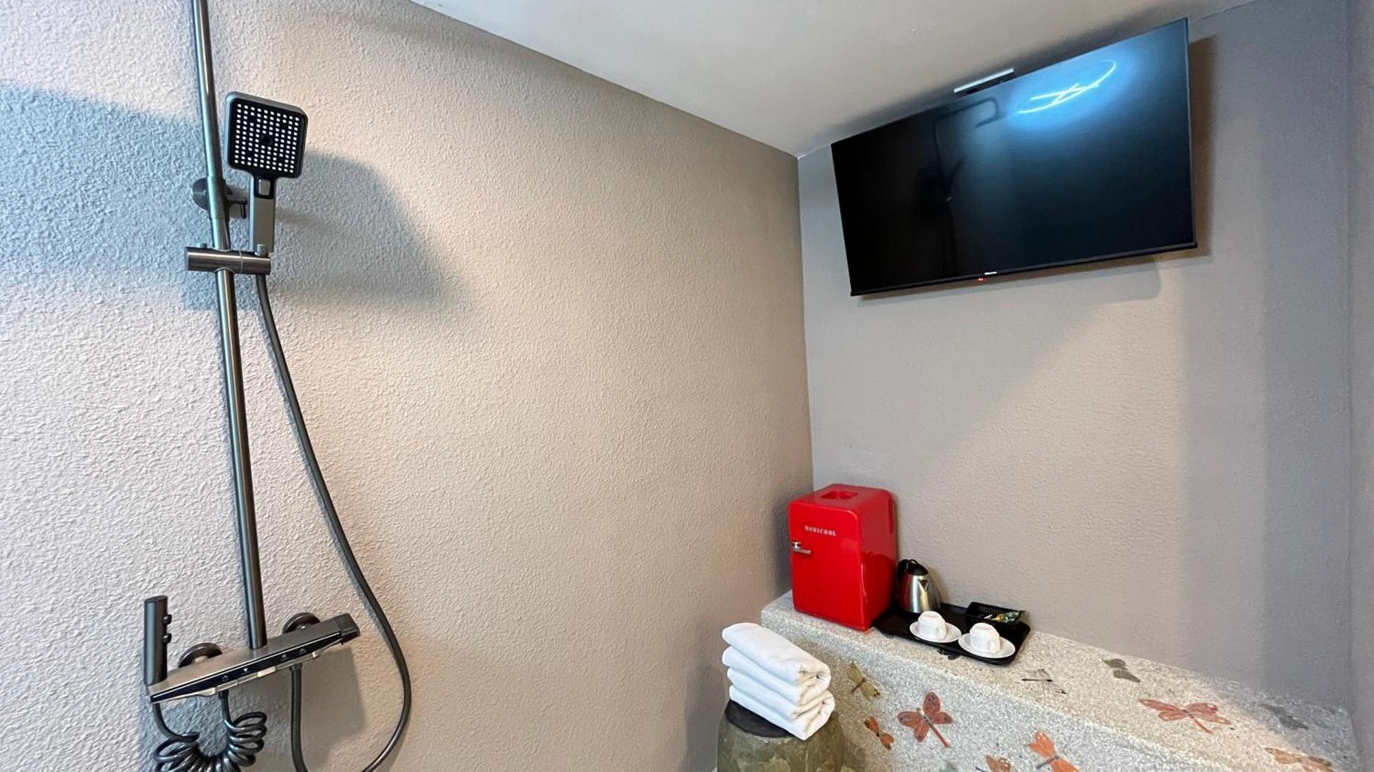 Oak Tree Urban Hotel Джакарта Екстериор снимка