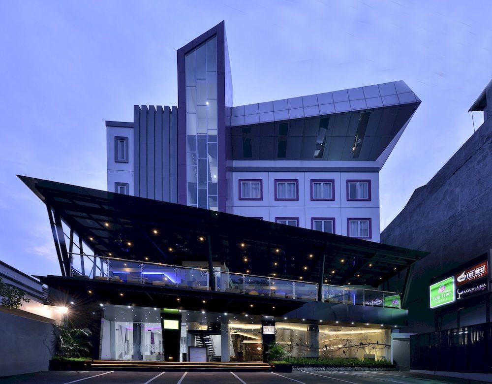 Oak Tree Urban Hotel Джакарта Екстериор снимка