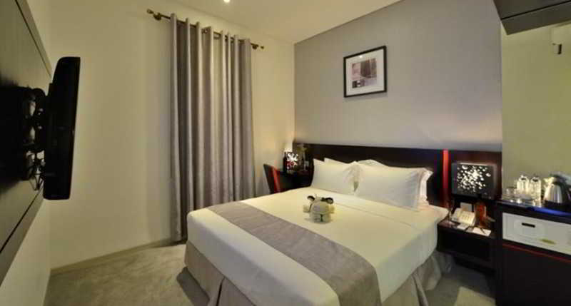 Oak Tree Urban Hotel Джакарта Екстериор снимка