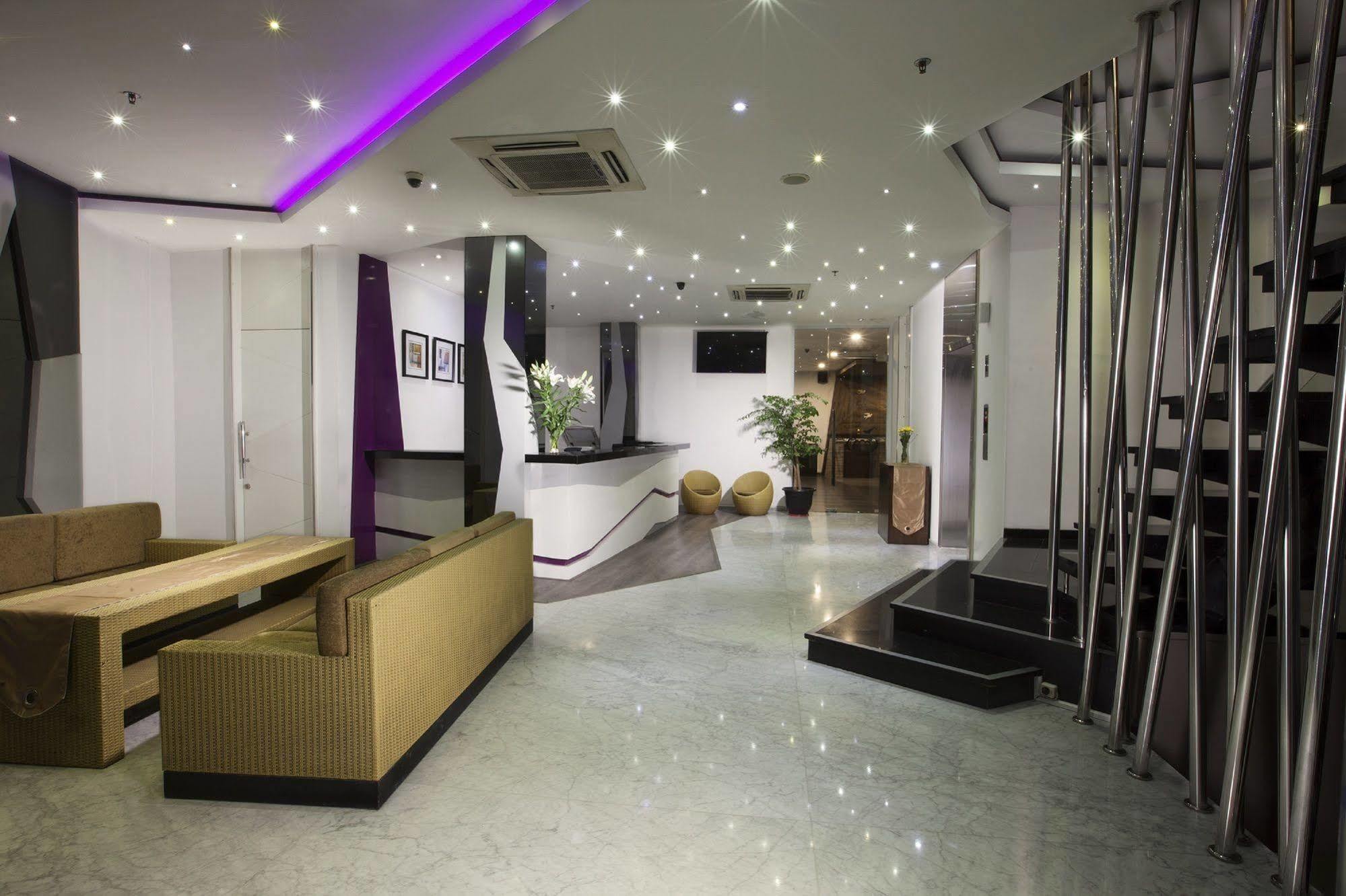 Oak Tree Urban Hotel Джакарта Екстериор снимка