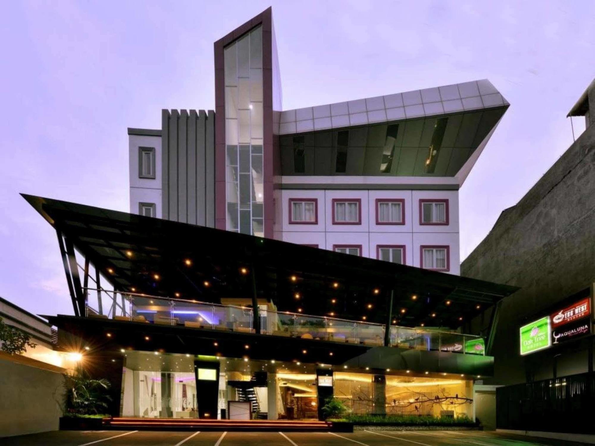 Oak Tree Urban Hotel Джакарта Екстериор снимка